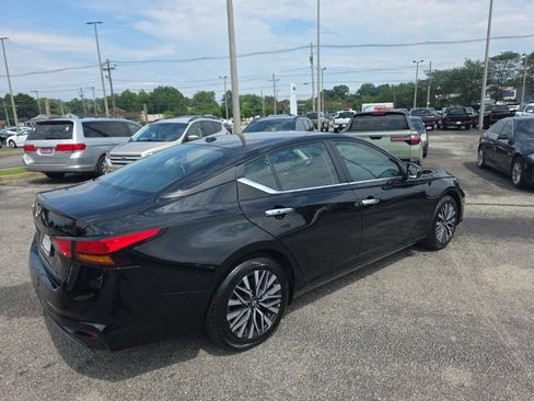 Used 2025 Nissan Altima 2.5 SV FWD image 4