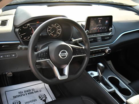 Used 2022 Nissan Altima 2.5 SV image 14