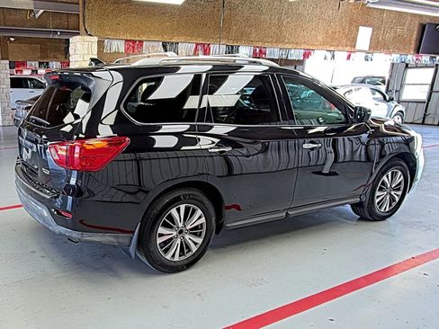 Used 2020 Nissan Pathfinder S image 2