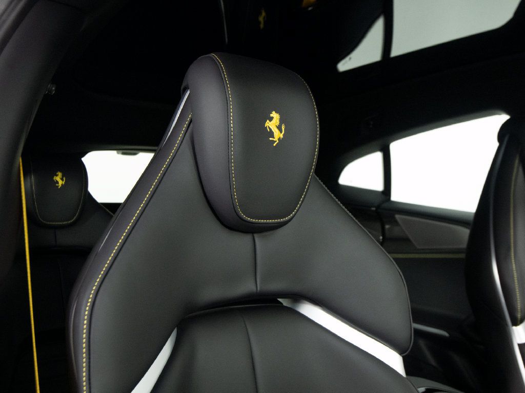 Used 2025 Ferrari Purosangue AWD/4WD image 32