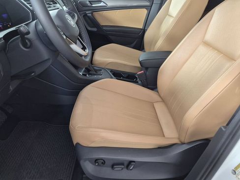 Used 2023 Volkswagen Tiguan SE FWD image 13