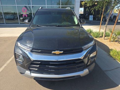 Used 2022 Chevrolet TrailBlazer LT w/ Convenience Package FWD image 2