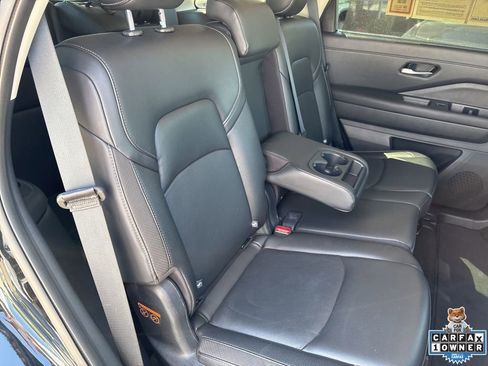 Used 2025 Nissan Pathfinder SL FWD image 46