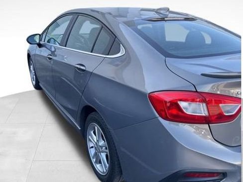 Used 2017 Chevrolet Cruze LT w/ Convenience Package image 7