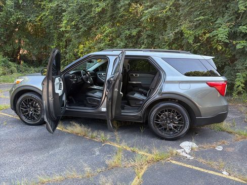 Used 2022 Ford Explorer XLT w/ Equipment Group 202A RWD image 26