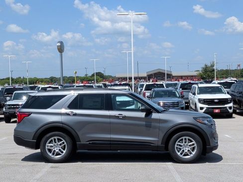 New 2026 Ford Explorer Active RWD image 9