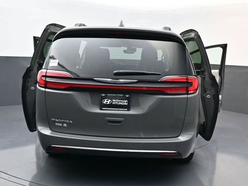 Used 2022 Chrysler Pacifica Touring-L image 34