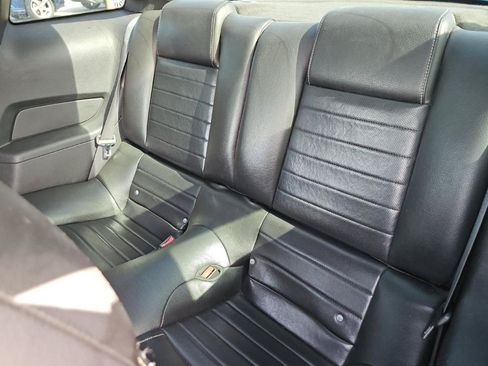 Used 2010 Ford Mustang GT RWD image 10