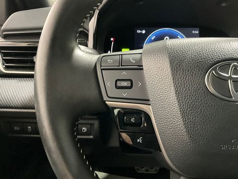 Used 2025 Toyota Camry SE FWD image 17