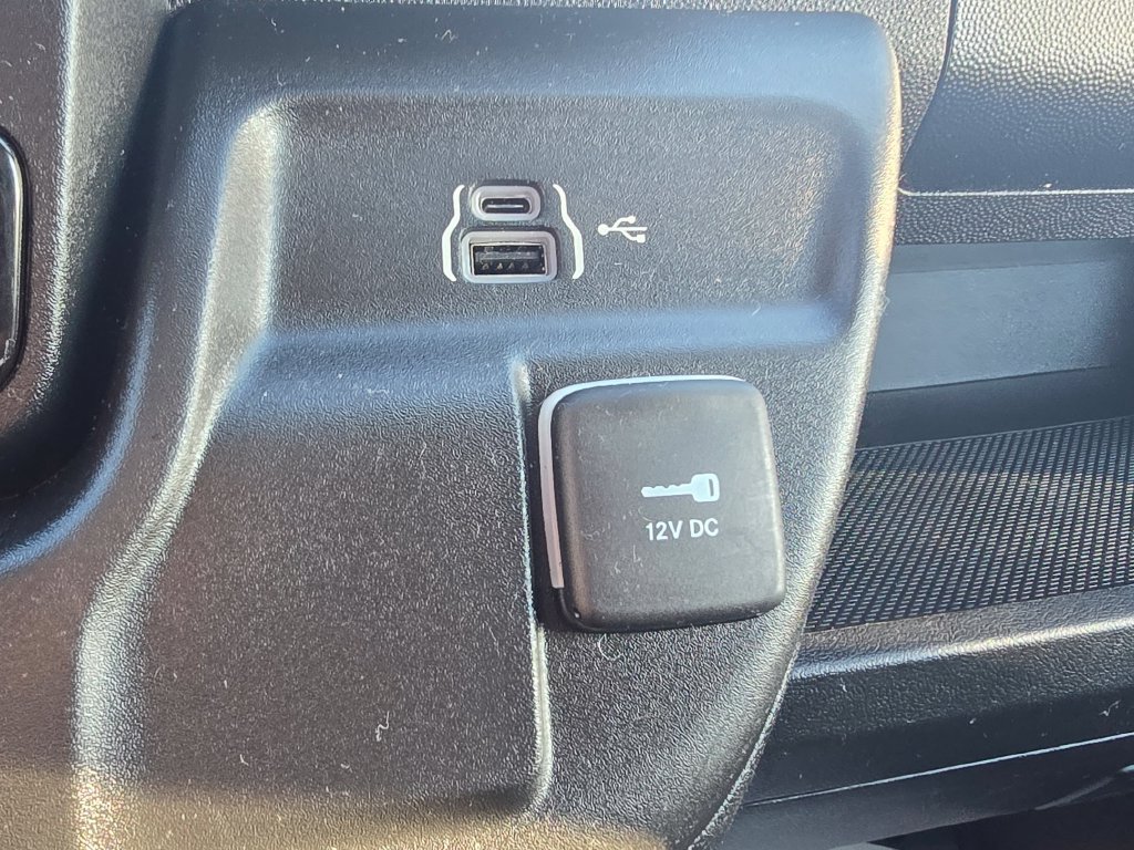 Used 2025 RAM ProMaster 2500 w/ U-Haul Equipment Group FWD image 32