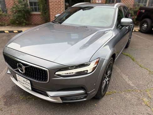 Used 2018 Volvo V90 T6 Cross Country w/ Convenience Package AWD/4WD image 12