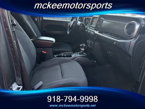Used 2018 Jeep Wrangler Unlimited Sport S AWD/4WD image 10