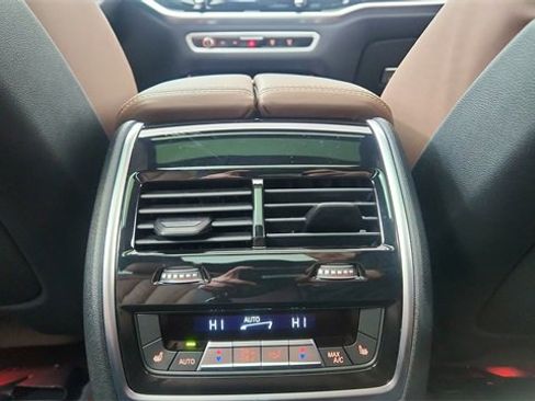 Used 2025 BMW X7 M60i image 42