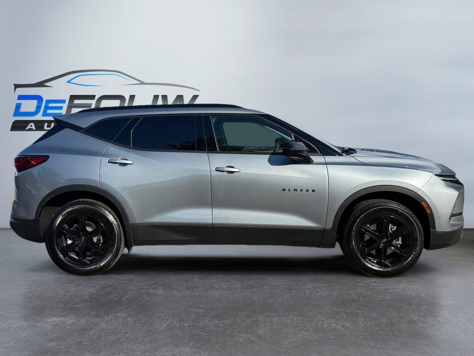 Used 2024 Chevrolet Blazer LT w/ Convenience Package FWD image 2