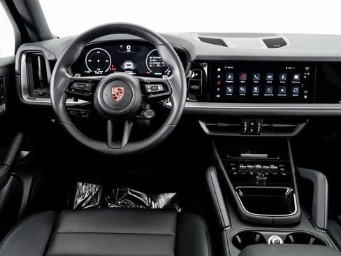 Used 2025 Porsche Cayenne image 18