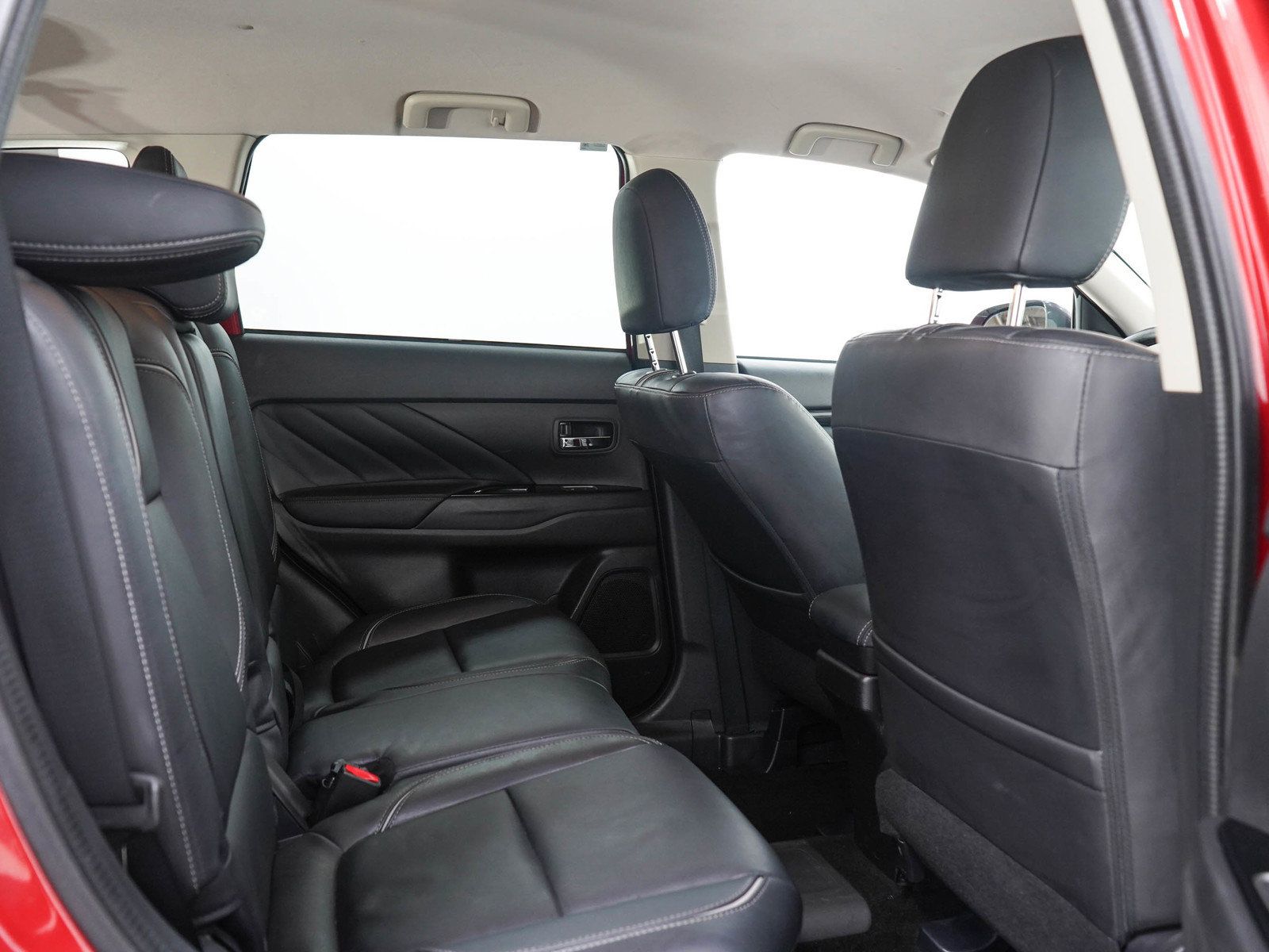 Used 2018 Mitsubishi Outlander 4WD Plug-In Hybrid image 14