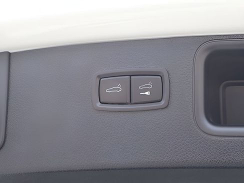 Used 2024 Porsche Macan S AWD/4WD image 18