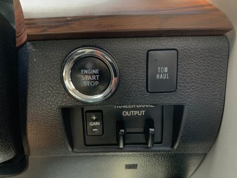 Used 2020 Toyota Tundra Limited w/ Limited Premium Package image 20