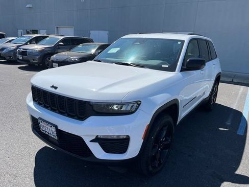 Used 2025 Jeep Grand Cherokee Limited w/ Black Appearance Package AWD/4WD image 1