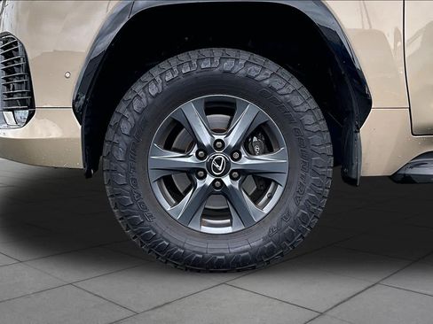 Used 2025 Lexus LX 700h Overtrail AWD/4WD image 11