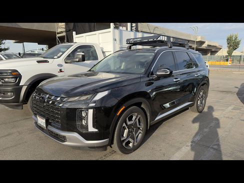 Used 2024 Hyundai Palisade SEL w/ Premium Package FWD image 2