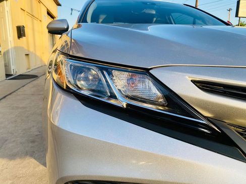 Used 2018 Toyota Camry SE FWD image 11
