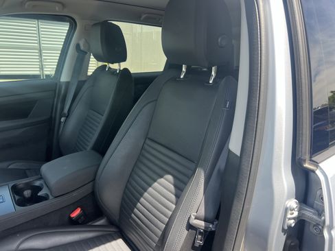 Certified 2025 Land Rover Discovery Sport S AWD/4WD image 40