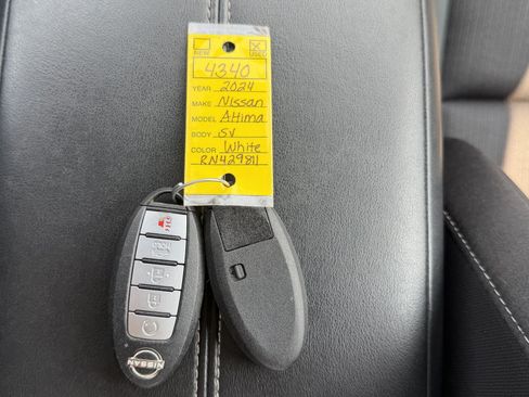 Used 2024 Nissan Altima 2.5 SV w/ SV Premium Package FWD image 42