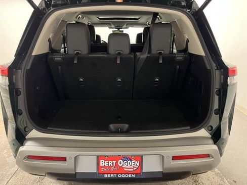 Used 2024 Nissan Pathfinder Platinum w/ Cargo Package image 7