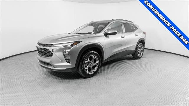 Used 2025 Chevrolet Trax LT w/ LT Convenience Package FWD image 2