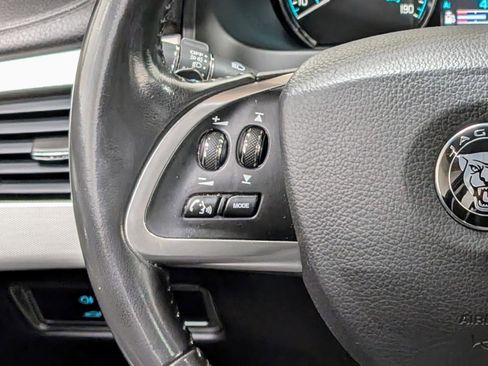 Used 2014 Jaguar XF 3.0 image 31