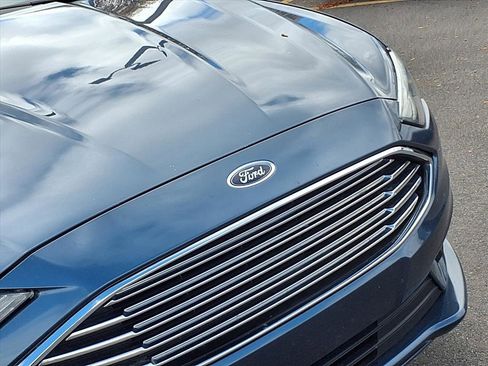 Used 2018 Ford Fusion SE w/ Fusion SE Technology Package image 28