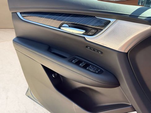 Certified 2025 Cadillac XT6 Premium Luxury FWD image 25