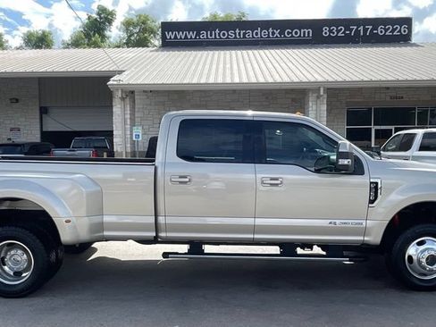 Used 2017 Ford F350 Lariat w/ Lariat Value Package AWD/4WD image 5
