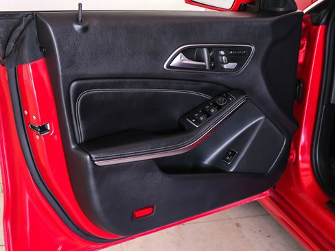 Used 2019 Mercedes-Benz CLA 250 4MATIC image 35