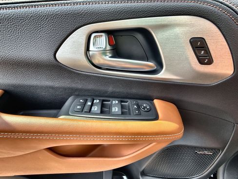 New 2026 Chrysler Pacifica Pinnacle image 15