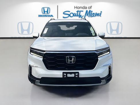 Used 2023 Honda Pilot Touring image 2