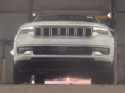 Used 2024 Jeep Wagoneer 4WD w/ Premium Group I image 3