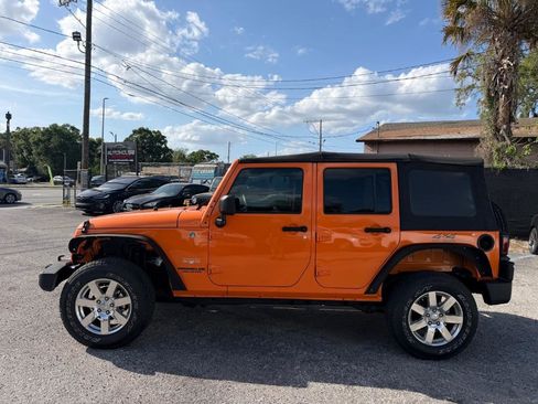 Used 2013 Jeep Wrangler Unlimited Sahara w/ Connectivity Group AWD/4WD image 8