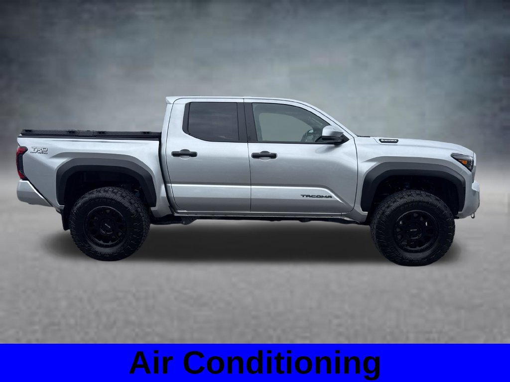 Used 2025 Toyota Tacoma TRD Off-Road AWD/4WD image 5