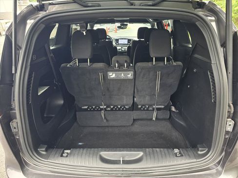 Used 2021 Chrysler Pacifica Touring w/ S Appearance Package FWD image 25
