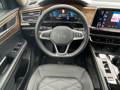 Certified 2024 Volkswagen Atlas SE image 5