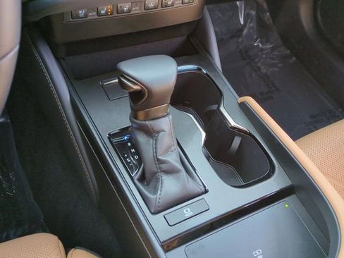 Used 2025 Lexus ES 350 Luxury w/ Accessory Package (Z2) image 14