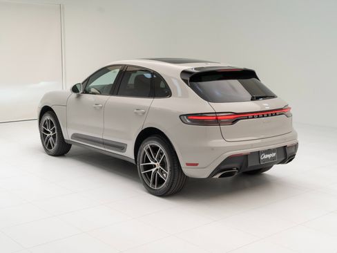 Certified 2025 Porsche Macan image 11