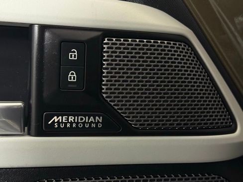 Certified 2024 Land Rover Defender 110 SE image 31