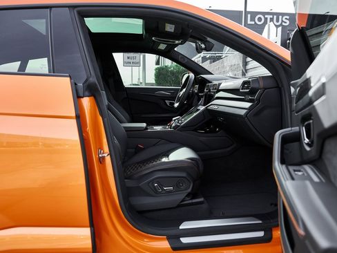 Used 2022 Lamborghini Urus image 23