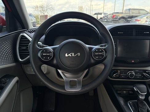 Used 2024 Kia Soul LX image 14
