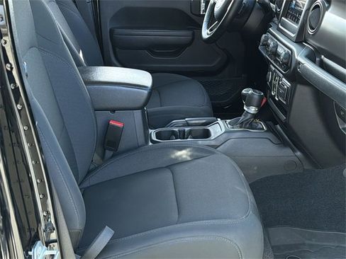 Used 2022 Jeep Gladiator Willys image 36
