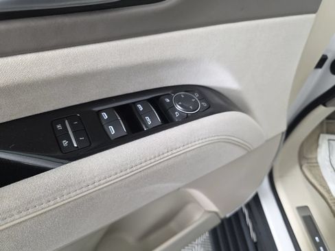 Used 2022 Cadillac Escalade Premium Luxury Platinum AWD/4WD image 13