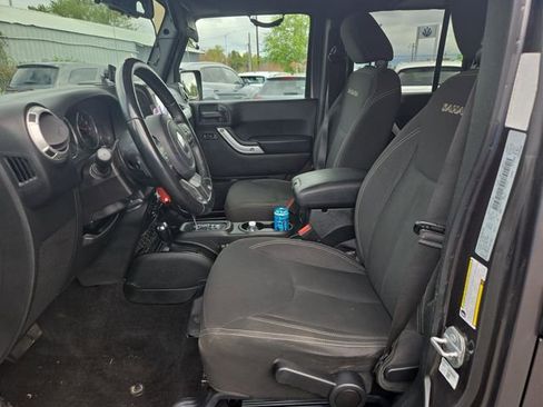 Used 2017 Jeep Wrangler Unlimited Sahara AWD/4WD image 10